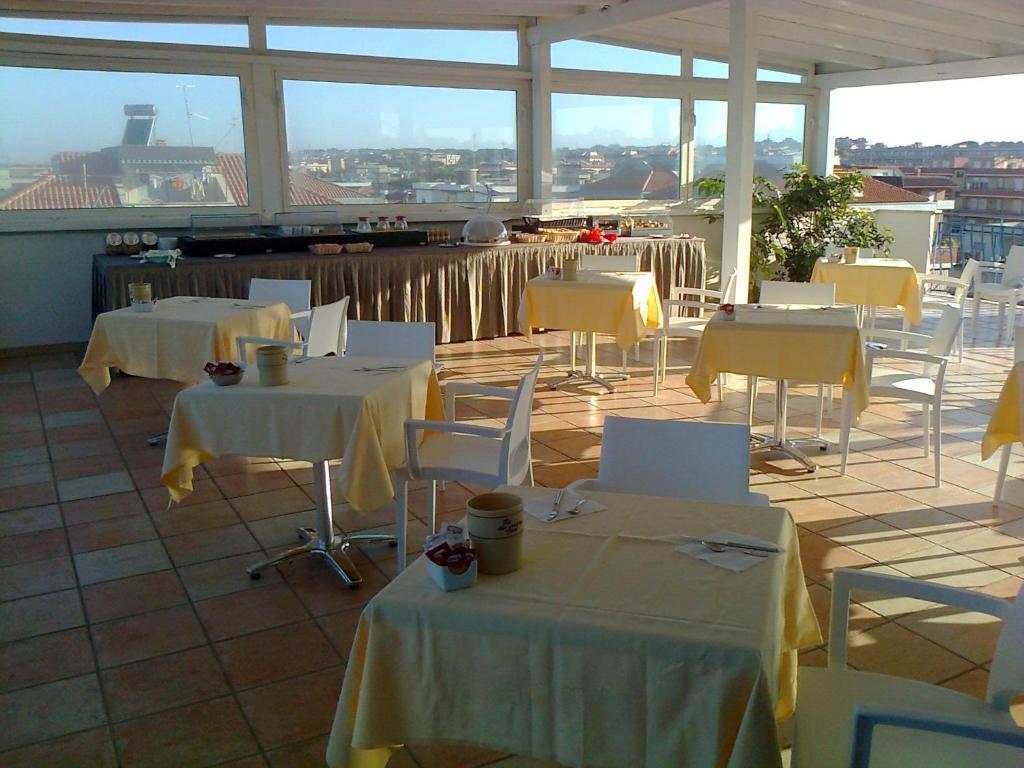 Hotel L'Approdo アンツィオ エクステリア 写真
