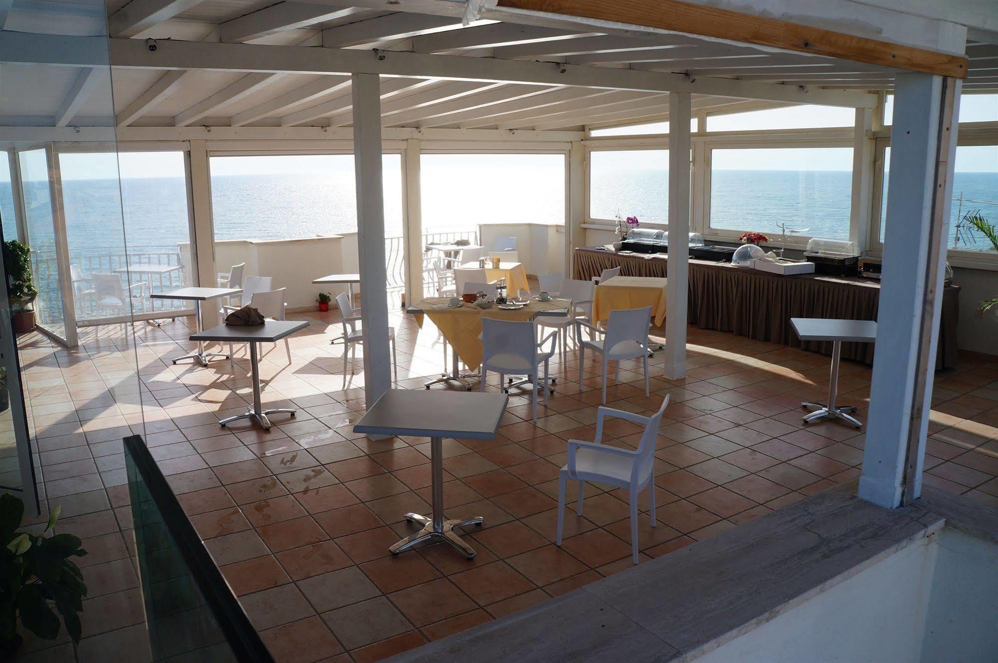 Hotel L'Approdo アンツィオ エクステリア 写真